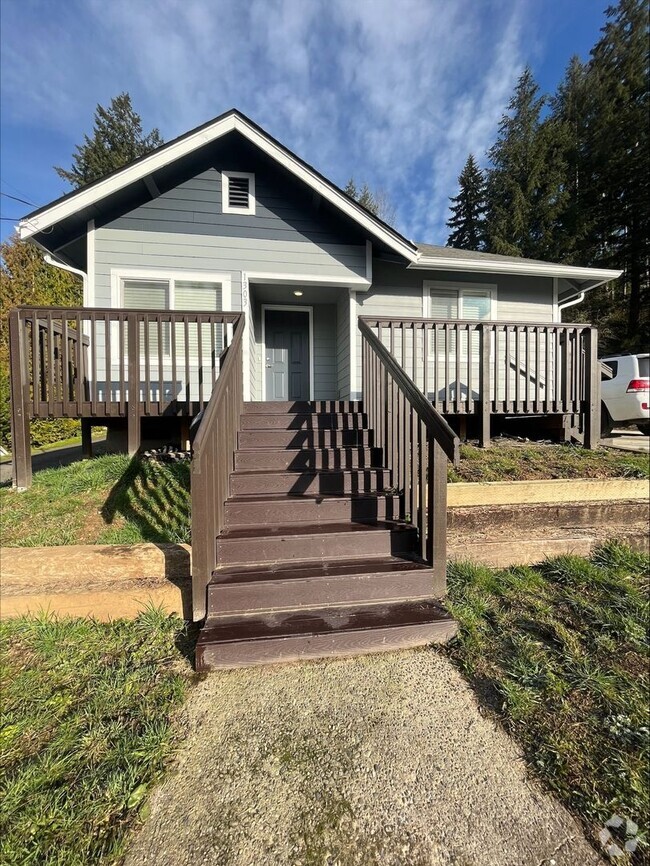 Building Photo - Charming home