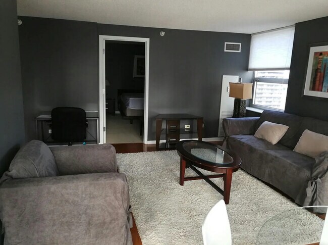 Photo - 545 N Dearborn St