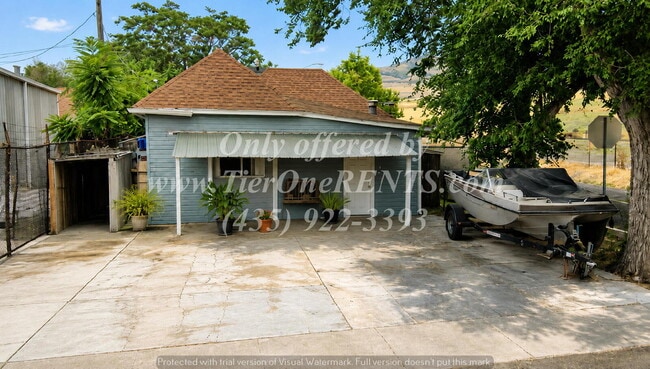 Building Photo - NO DEPOSIT option available for qualified renters with Obligo. Unit A