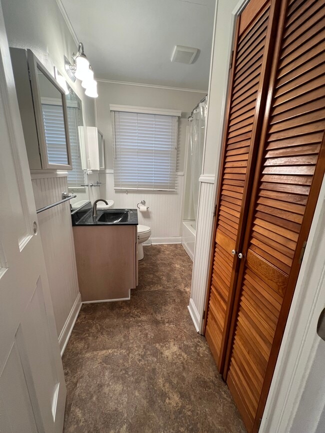 Photo - 103 Renwick Ln