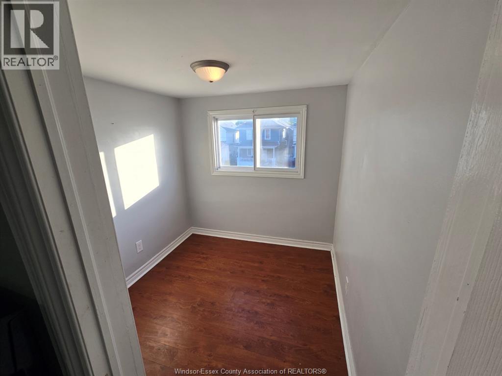 Photo - 1106-1108 ELM AVENUE Unit# UPPER