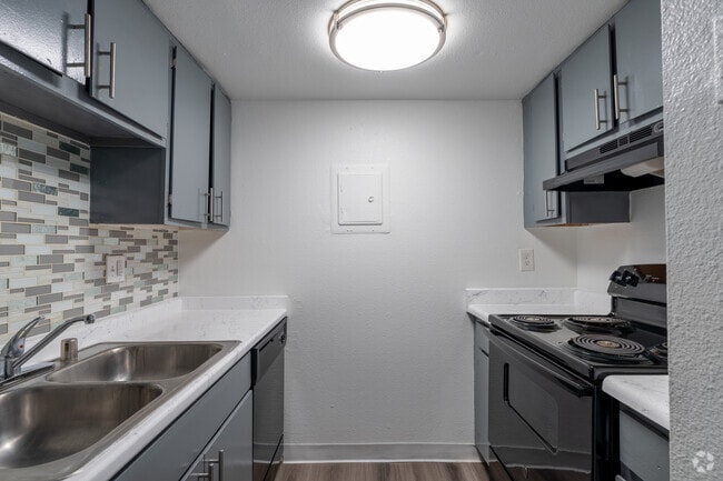 1BR, 1BA - 500SF