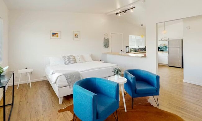 Building Photo - 3201 N Cherry Ave Unit 3201