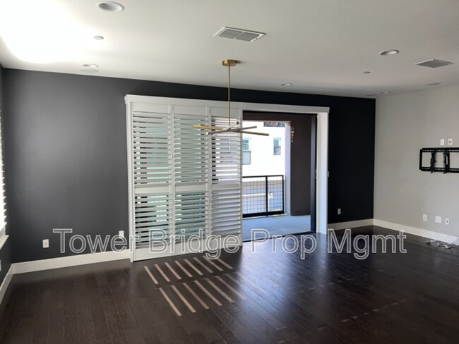 Photo - 315 Creamery Ln