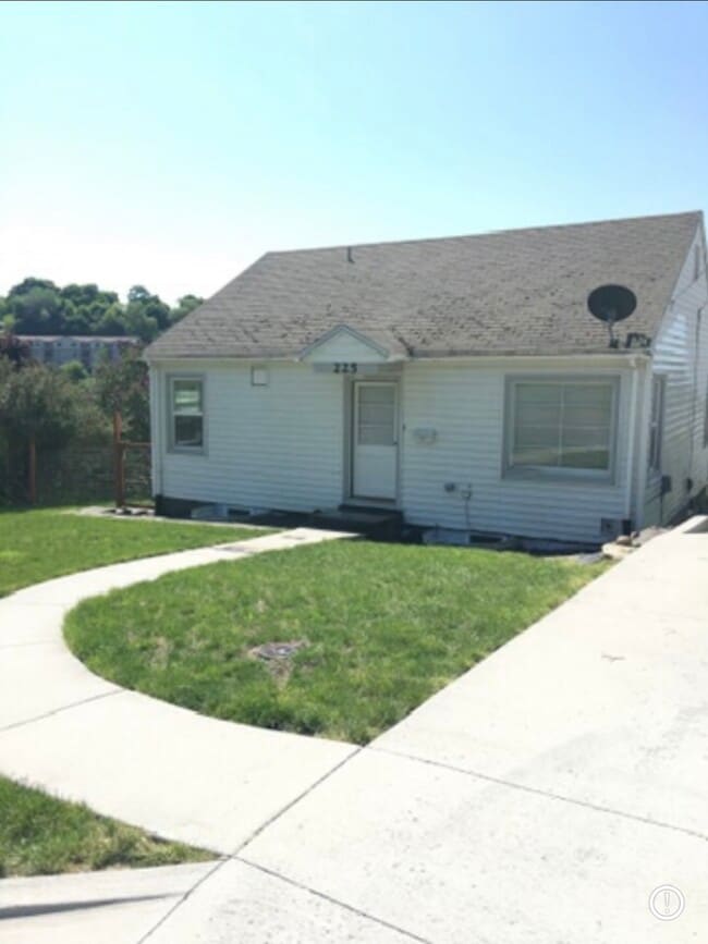 Photo - 225 NW Harrison St