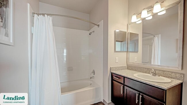 Photo - 650 S Main St Unidad 1350