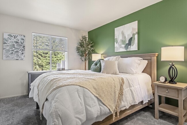 Creekwood Apartments Bedroom - Creekwood Apartments