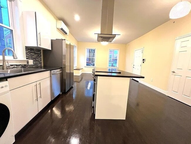 Photo - Newly Renovated 3 Bedroom Apartment - Poug...