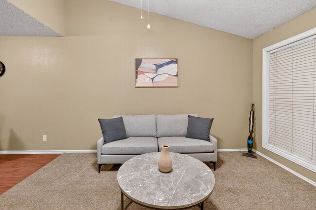 Photo - 2302 W Loop 289 Acc Rd Unidad SI FL2-ID1612683P