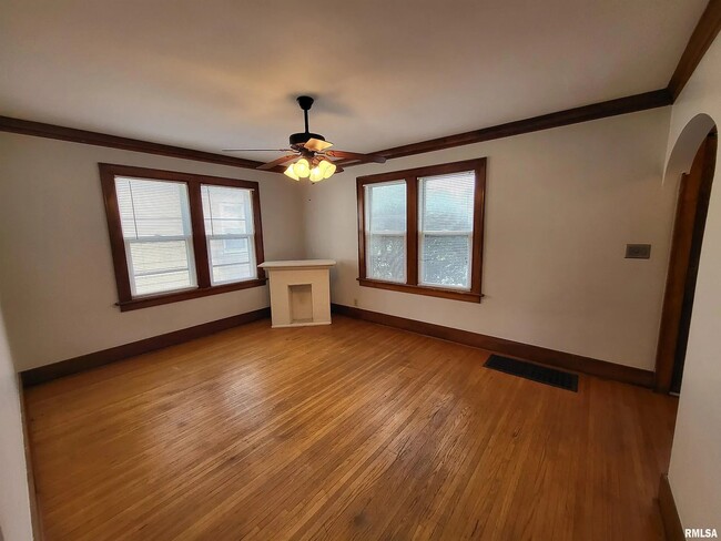 Photo - 1021 W Hanssler Pl