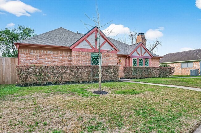 Photo - 6207 Claridge Dr