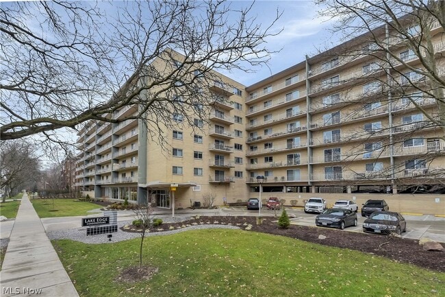 Building Photo - 10301 Lake Ave Unit 807