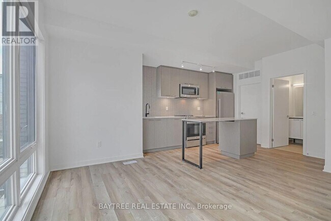 Photo - 30 Ed Clark Gdns