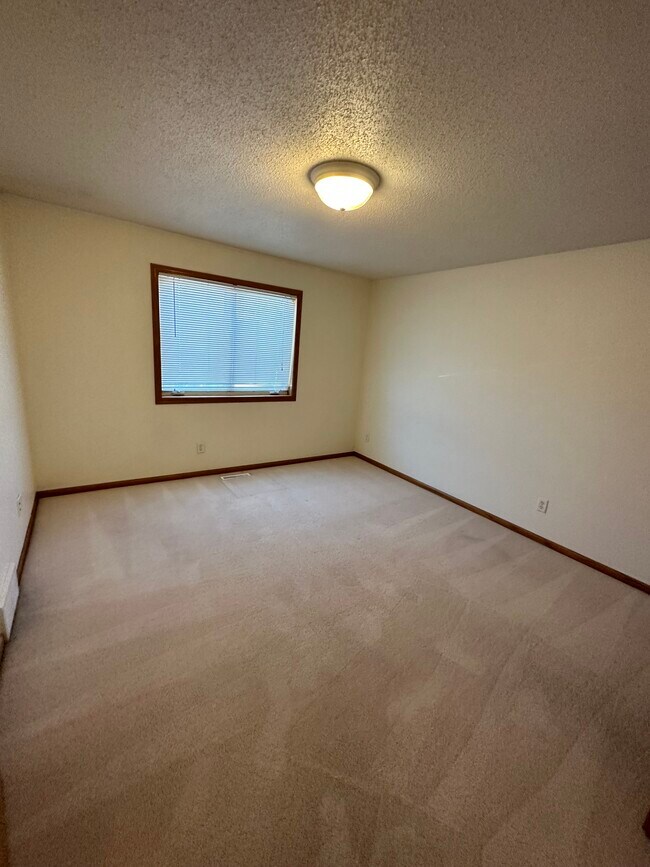 665 Agency Rd Townhome Townhome Rental in Mankato MN