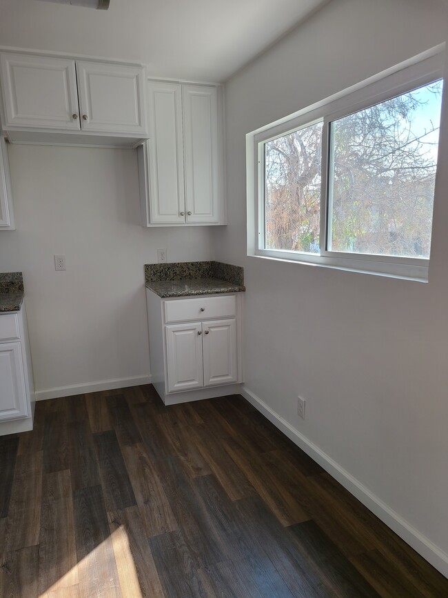 Photo - Islander Apartments