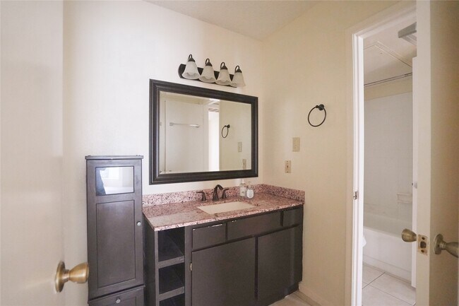 Photo - 2121 Hepburn St Unit 716