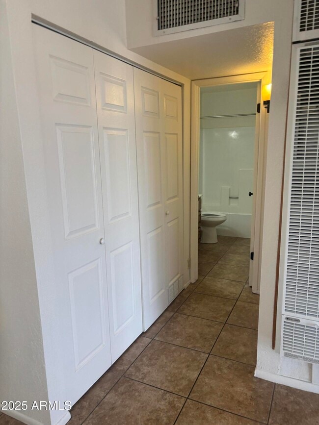 Photo - 840 S Main St Unidad 18