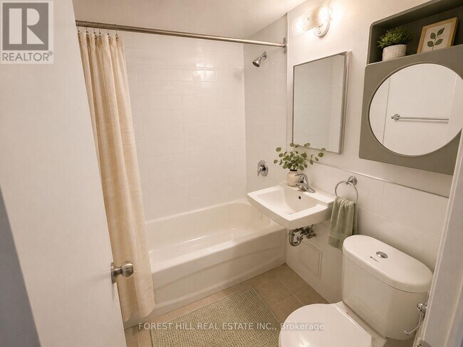 Photo - 700 Ontario St
