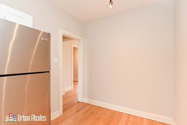 Photo - 2331 N Rockwell St Unit J04W