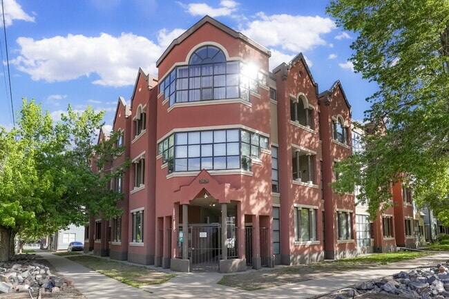 Building Photo - Charming 2 Bed / 1 Bath in Prime Denver Lo... Unit 202 Rental