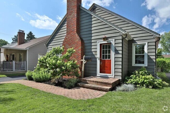 Building Photo - 3 bedroom home in Clintonville