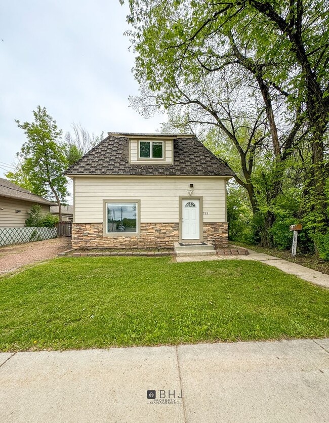 Dog Friendly 2 bed/ 1 bath HOUSE for Rent! - Dog Friendly 2 bed/ 1 bath HOUSE for Rent!