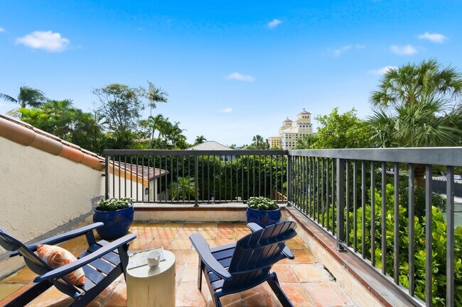 Building Photo - 264 Everglade Ave