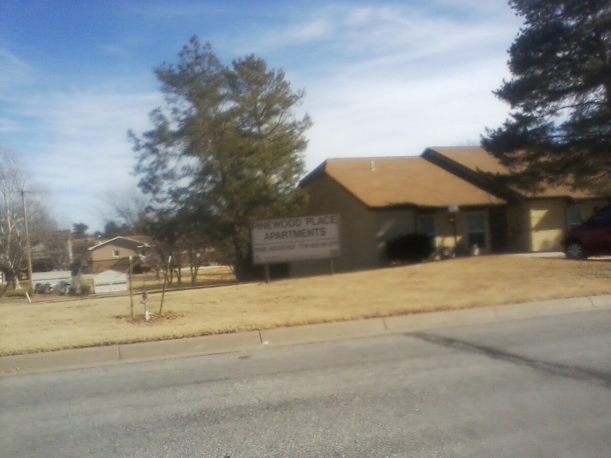 Pinewood Place - Pinewood Place Apartments