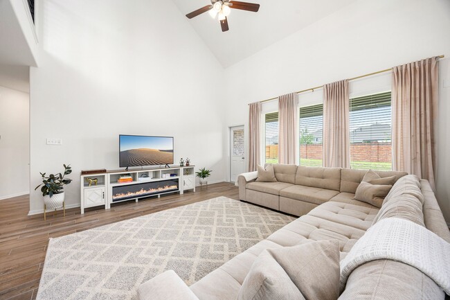 Building Photo - 2487 Solaris Bnd Dr