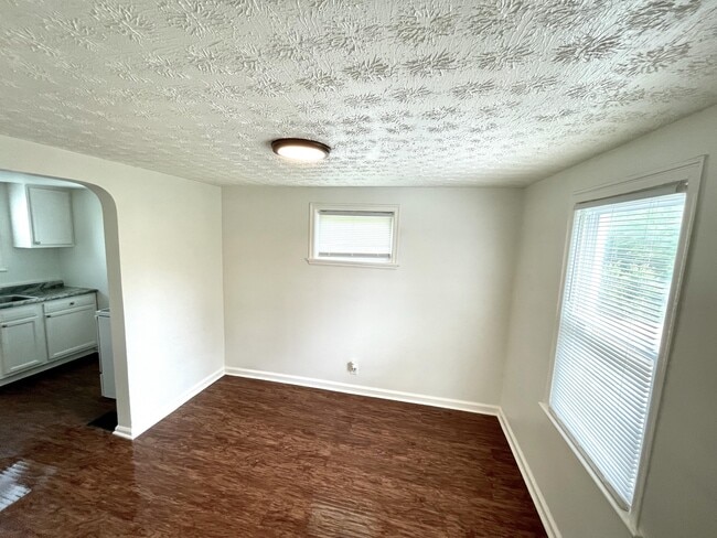 Photo - 1806 Harold Pl