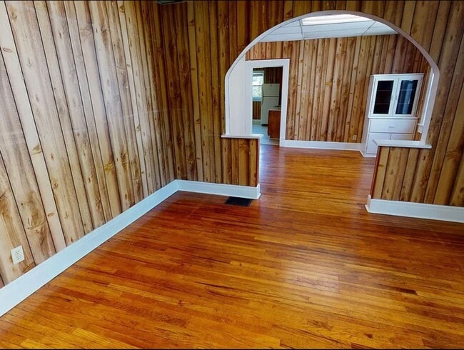 Photo - 3 bedroom 1.5 bath house - Now available for the 2026/2027 lease term!