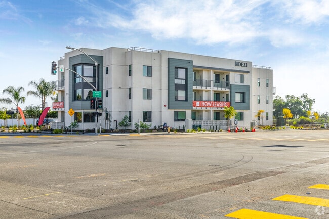 Dezi Apartments