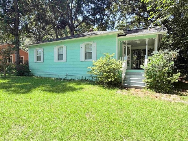 606 Collins Dr