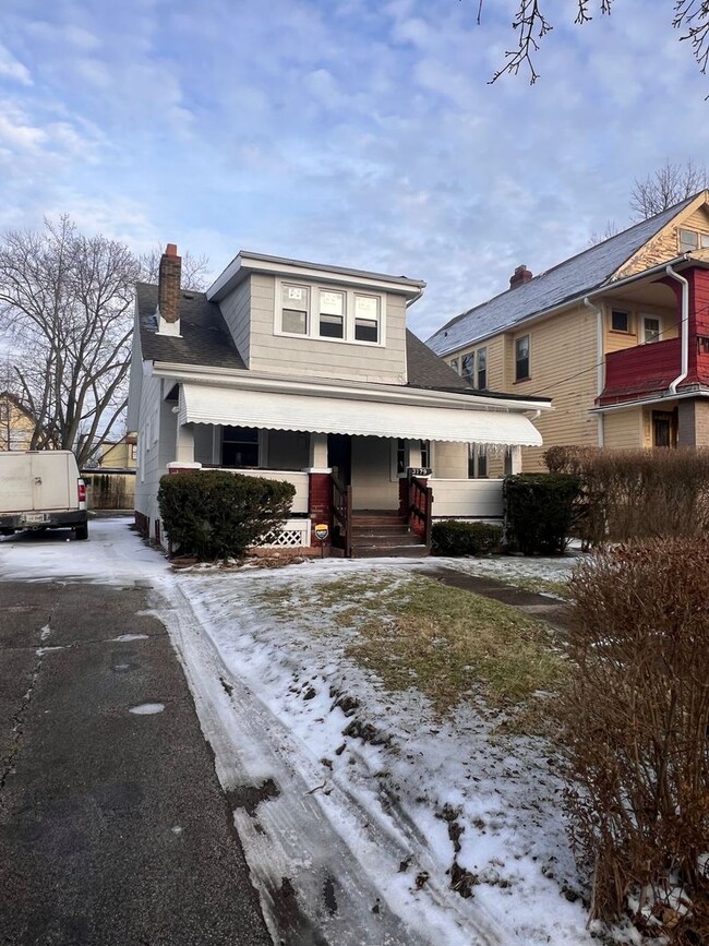 Building Photo - SECTION 8 WELCOME – Spacious 2-Bedroom wit... Rental