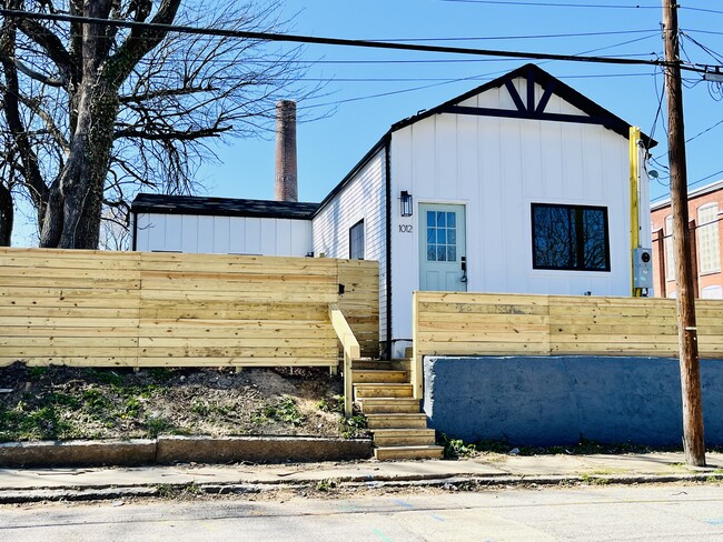 Photo - 1012 Swan St