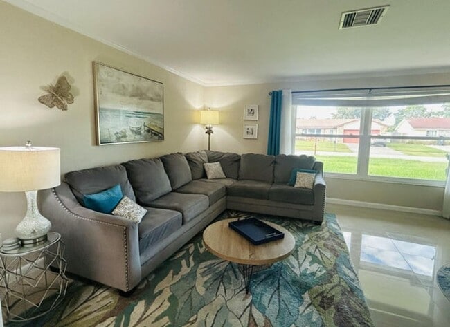 Photo - 5430 Guildcrest St