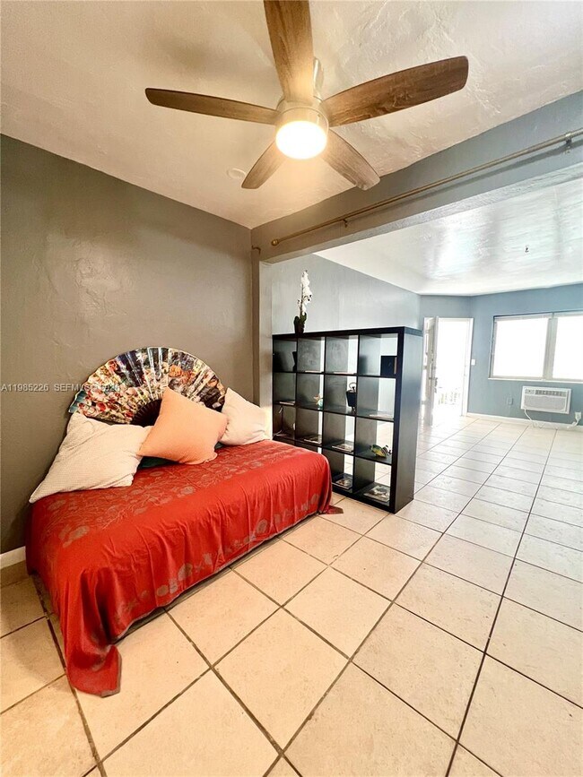 Photo - 835 Meridian Ave Unidad 5