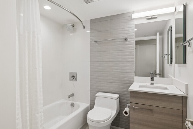 2BR, 2.5BA - 1,300SF - Bathroom