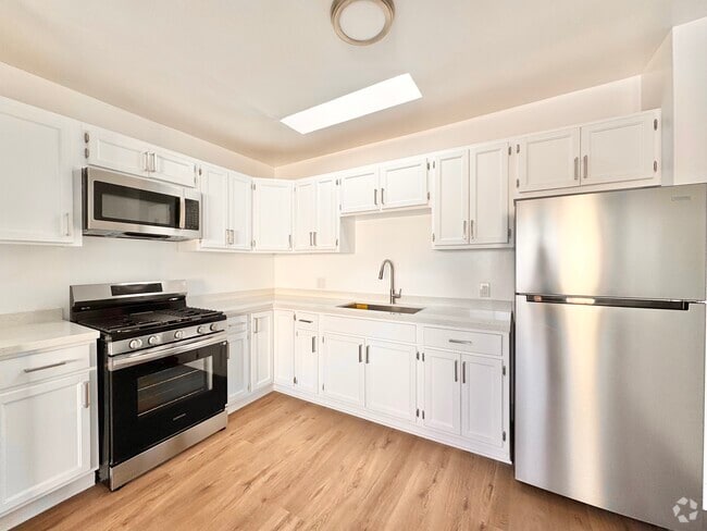 Building Photo - 2718 Cochran Ave Unit 9 Rental