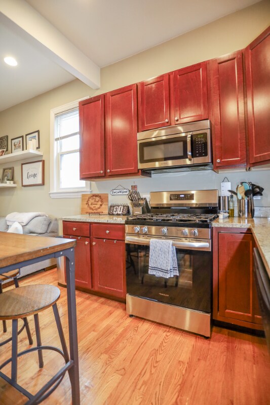 Photo - 1357 W Barry Ave Unidad CH1