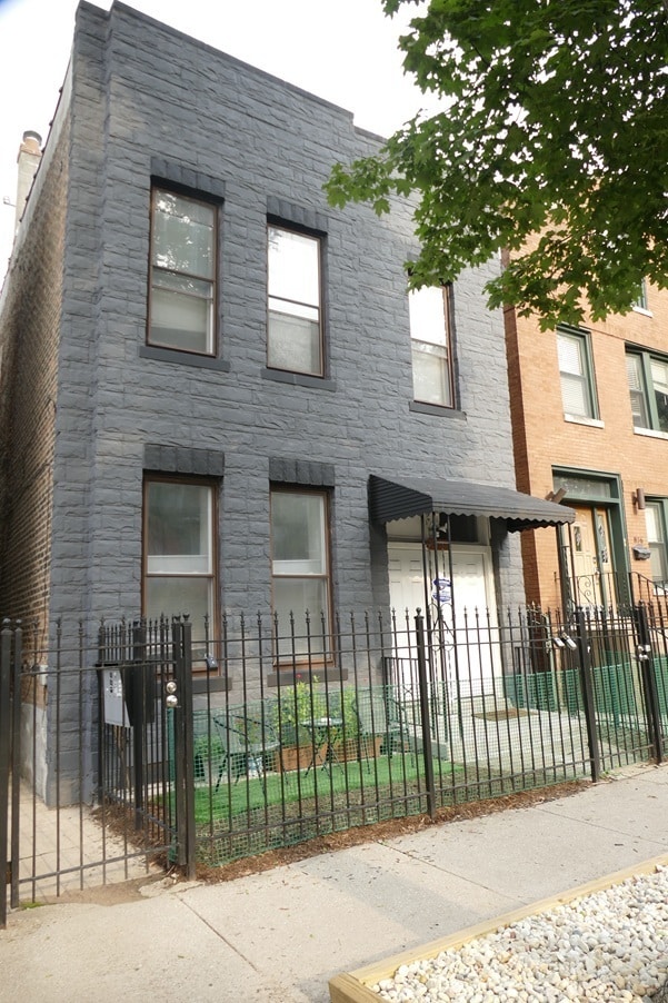 Building Photo - 834 N Mozart St Unit 1R