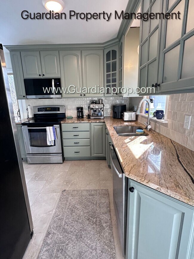 Photo - St Louis Park Single Family Home, Large Yard, 1 Car Garage, 3 Season Porch, W/D