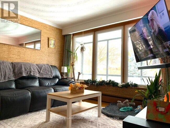 Photo - 860 Francis Rd