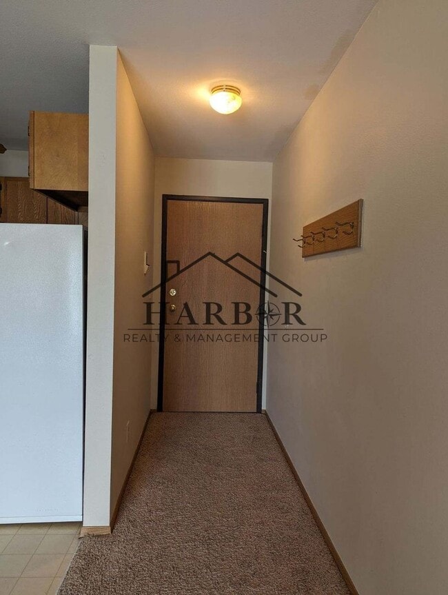 Photo - 2 Bedroom 1 Bath - SPECIAL: Lower rent wit... Unit 115 - 1