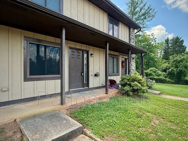 Building Photo - 7 Dawnwood Cir