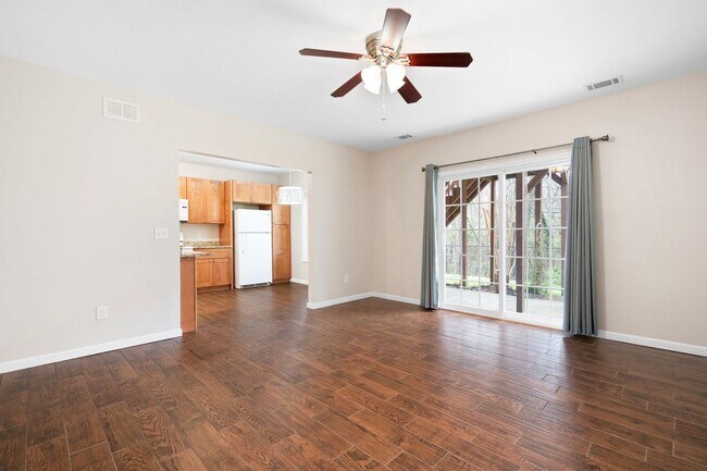 Photo - 1083 Soaring Way