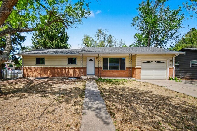 Photo - Students Welcome!! Updated 6 Bedroom, close to campus!! Flexible Move In Date (May, June, July or...