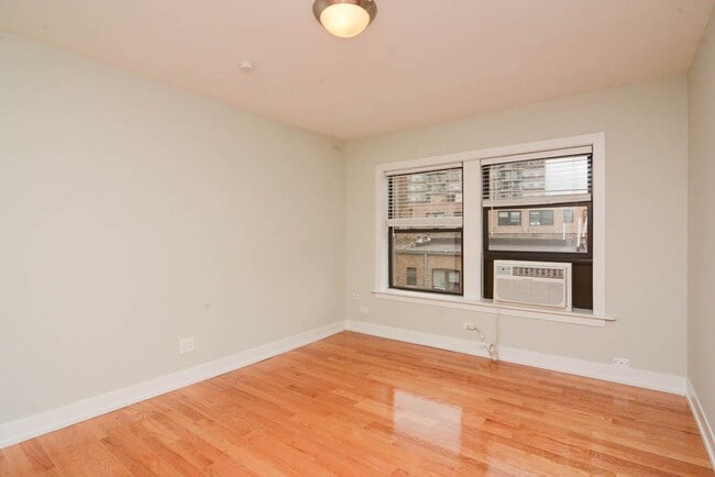 Photo - 562 W Arlington Unit 705