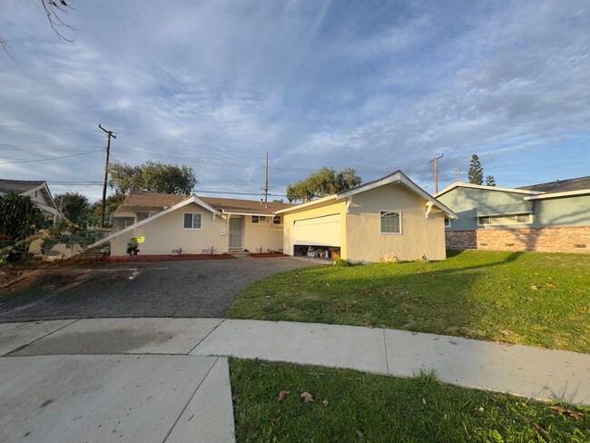 Building Photo - 11645 Goldendale Dr