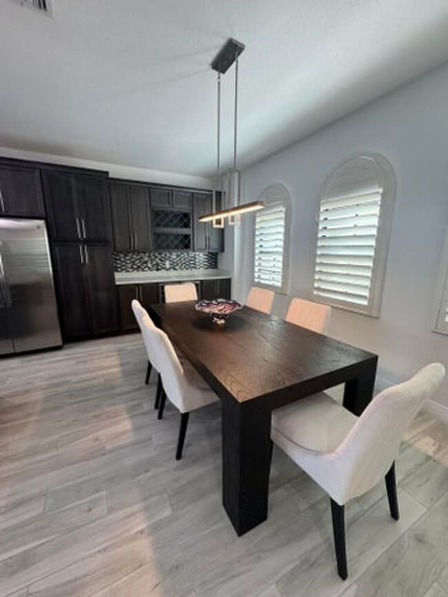 Photo - 615 Windward Cir N